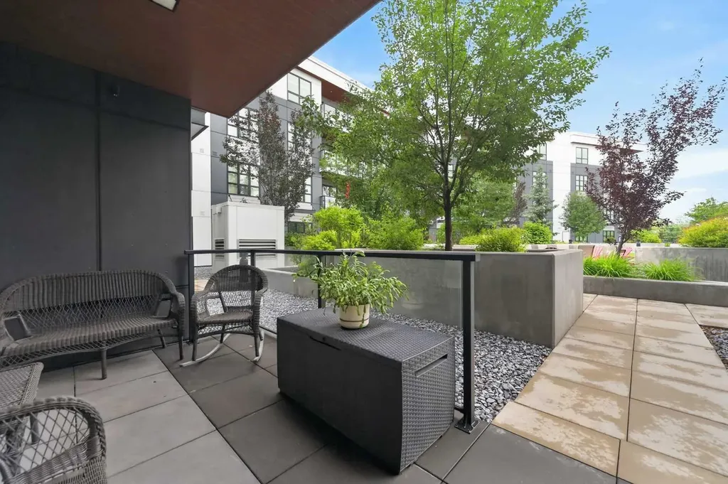 383 Smith Street NW Calgary AB T3B 6J9