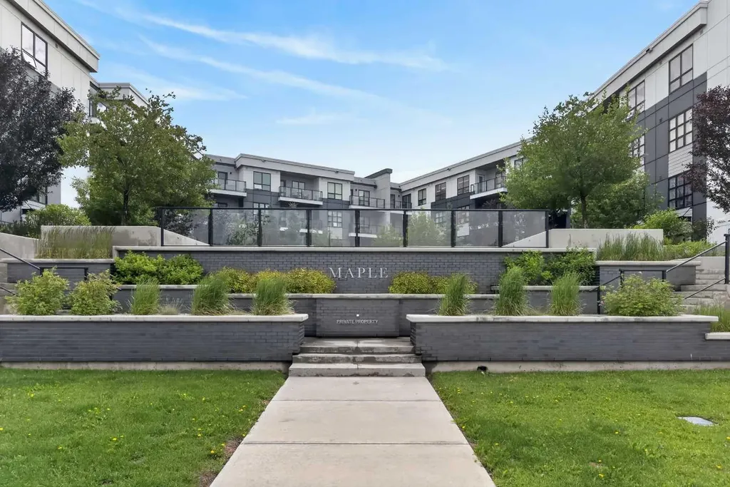 383 Smith Street NW Calgary AB T3B 6J9