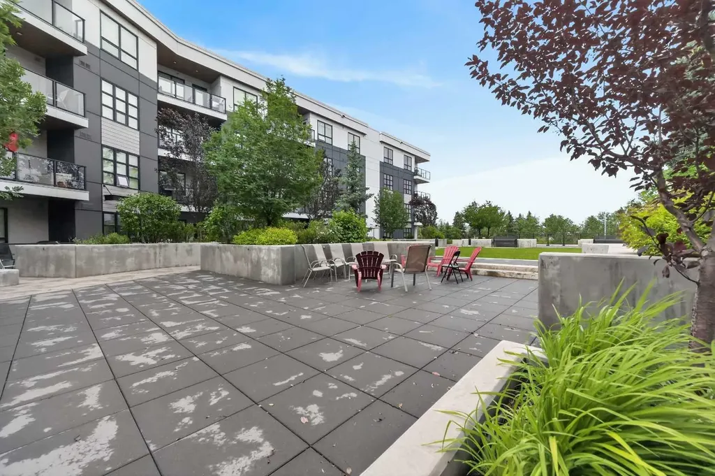 383 Smith Street NW Calgary AB T3B 6J9