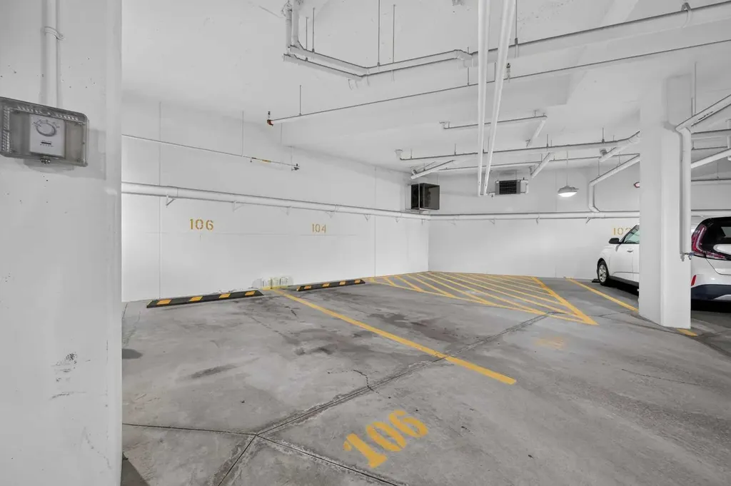 383 Smith Street NW Calgary AB T3B 6J9