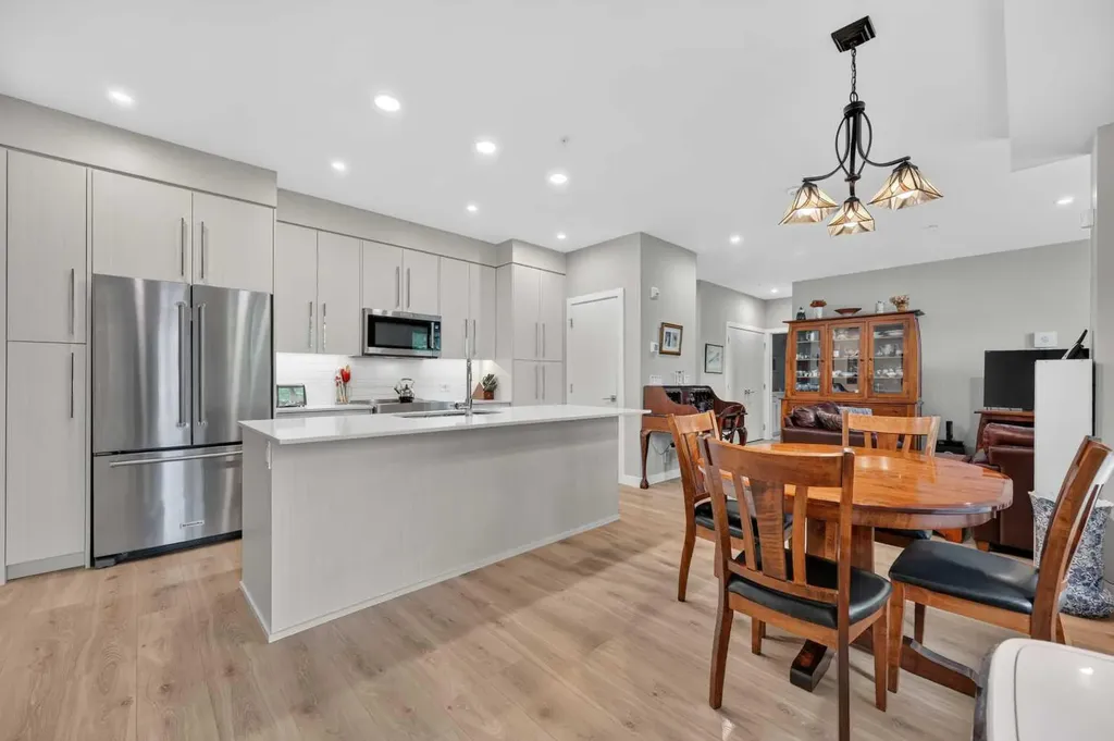 383 Smith Street NW Calgary AB T3B 6J9