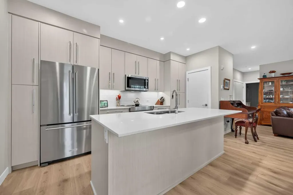 383 Smith Street NW Calgary AB T3B 6J9