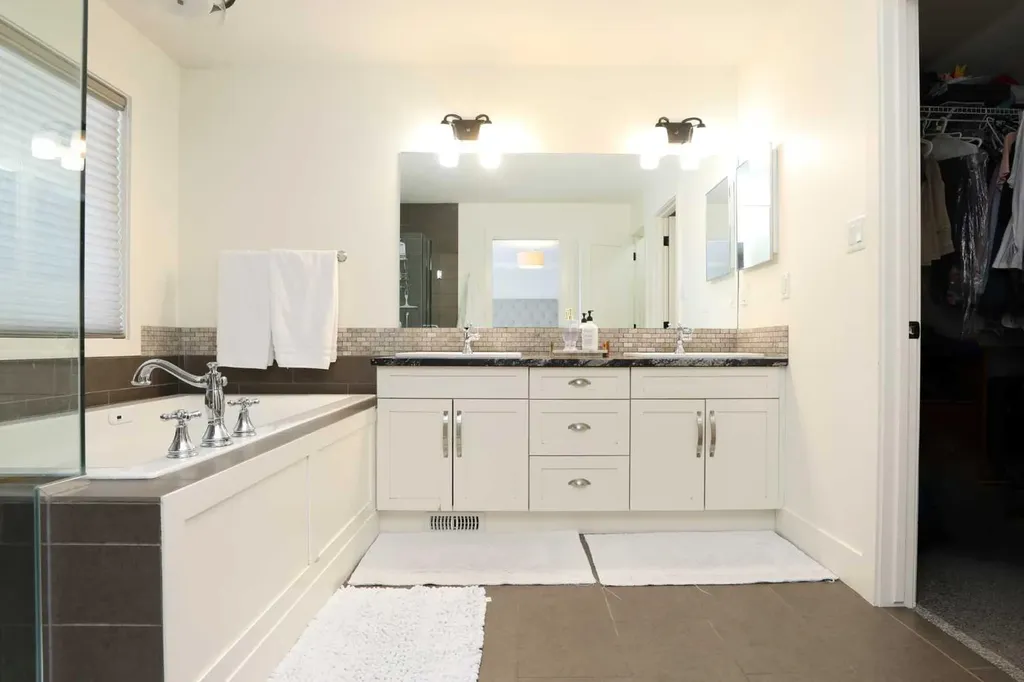 939 Maydell Palmer Vista N Lethbridge AB T1H7B7