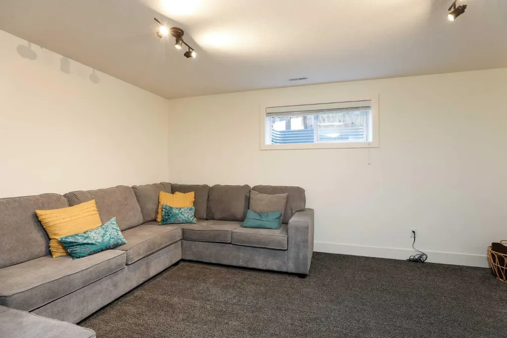 939 Maydell Palmer Vista N Lethbridge AB T1H7B7