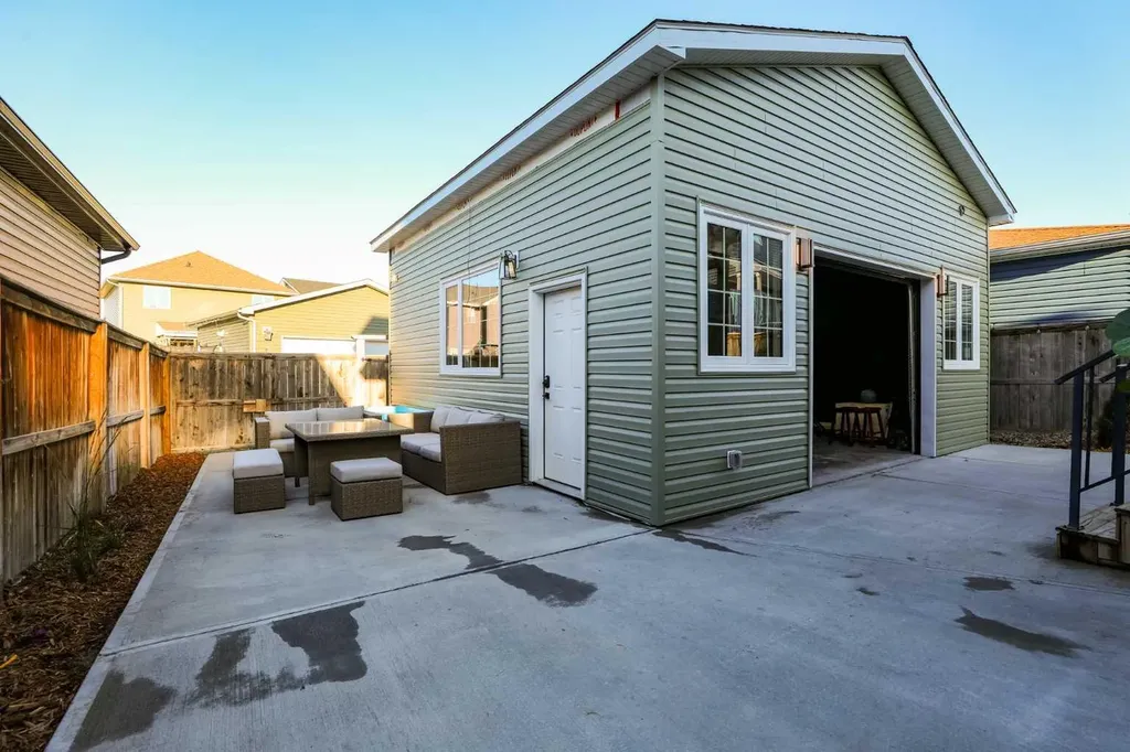 939 Maydell Palmer Vista N Lethbridge AB T1H7B7