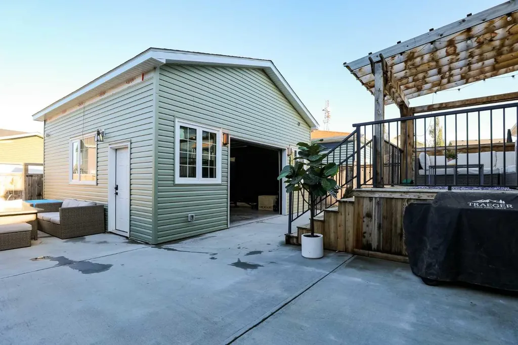 939 Maydell Palmer Vista N Lethbridge AB T1H7B7