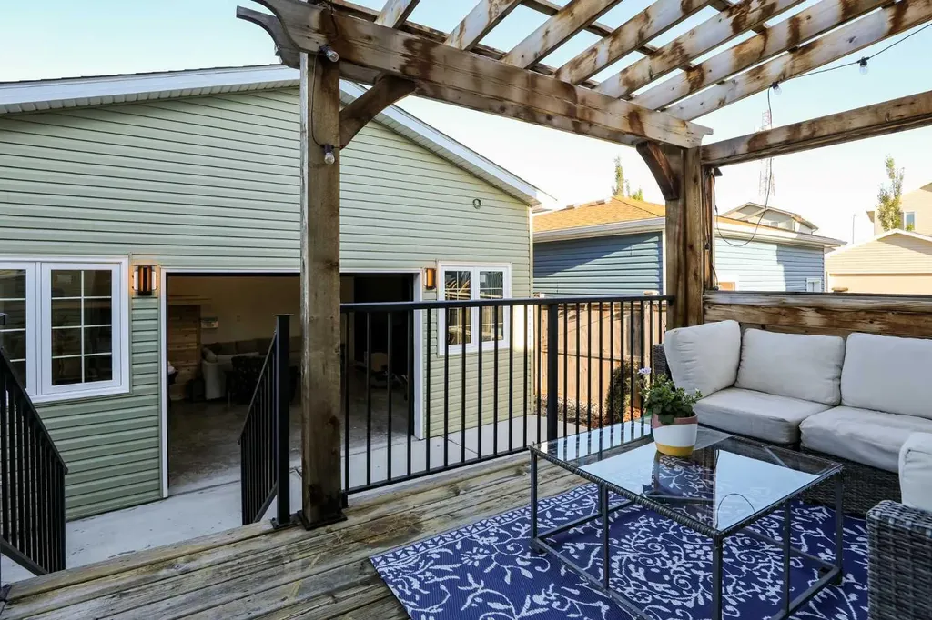 939 Maydell Palmer Vista N Lethbridge AB T1H7B7