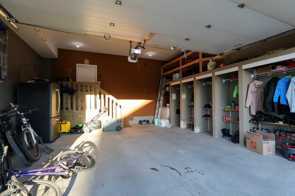 939 Maydell Palmer Vista N Lethbridge AB T1H7B7