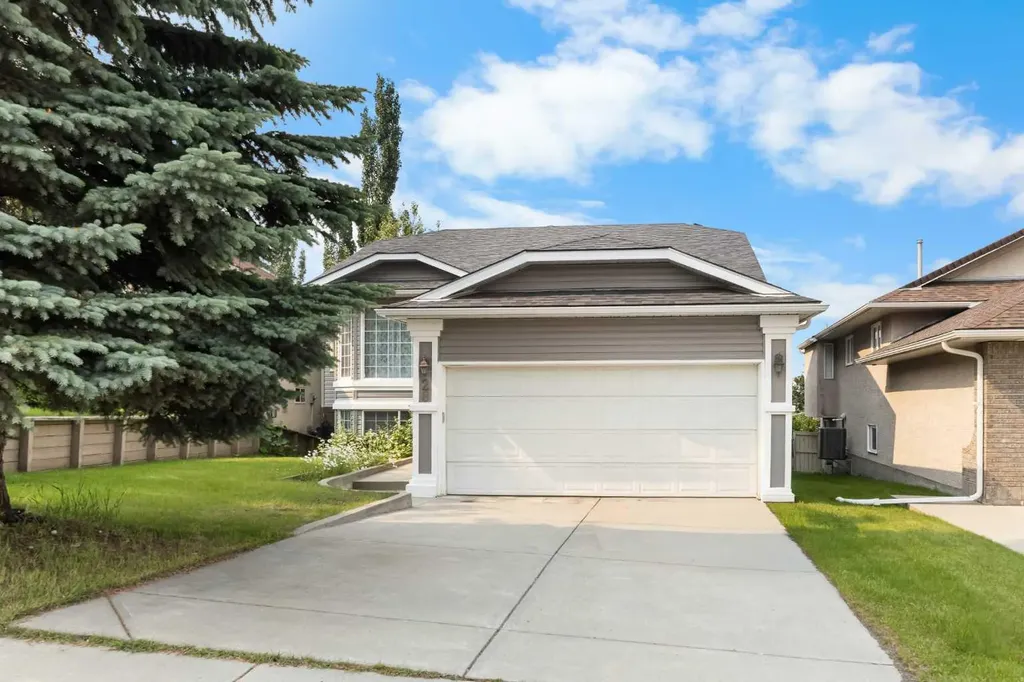 28 Harvest Oak Drive NE Calgary AB T3K 4E2