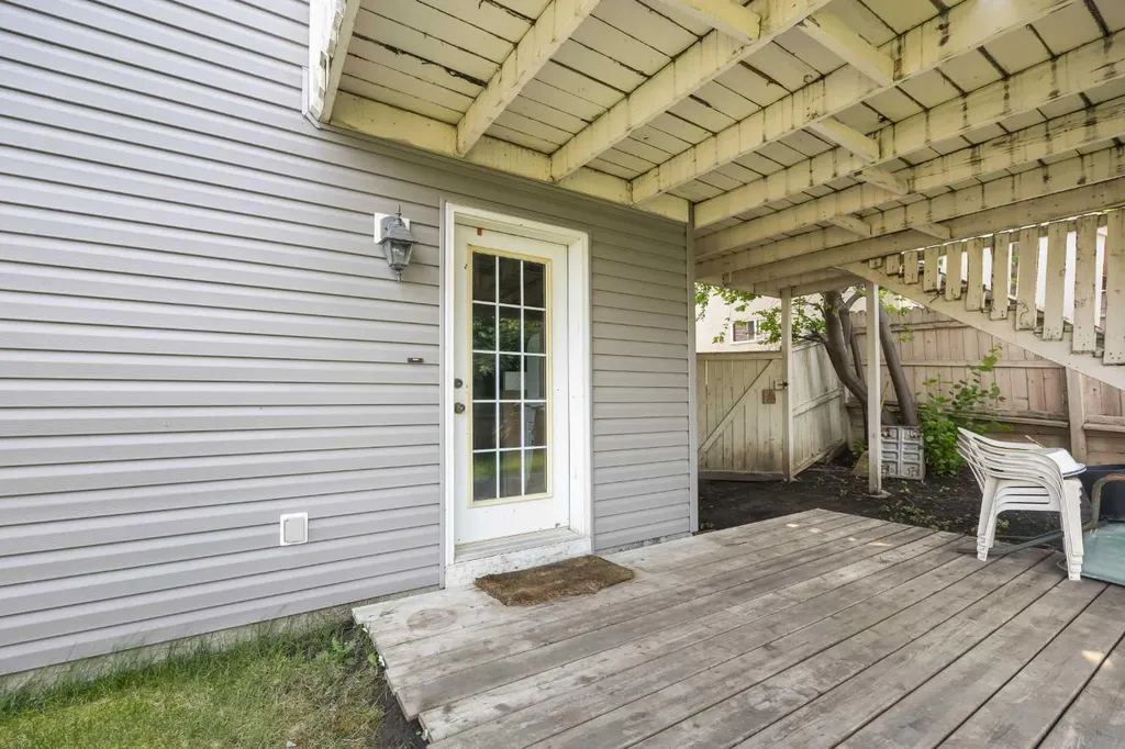 28 Harvest Oak Drive NE Calgary AB T3K 4E2