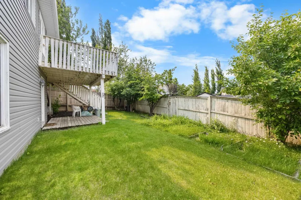 28 Harvest Oak Drive NE Calgary AB T3K 4E2