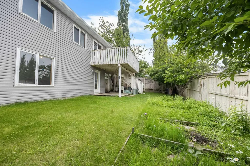 28 Harvest Oak Drive NE Calgary AB T3K 4E2
