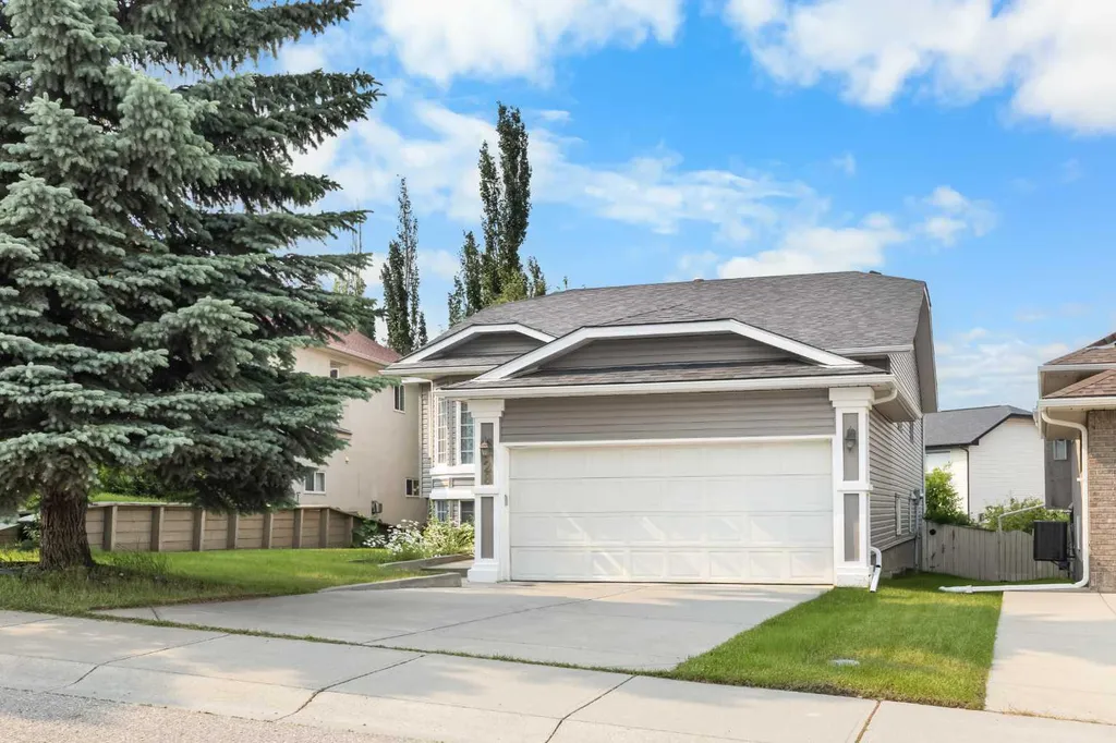 28 Harvest Oak Drive NE Calgary AB T3K 4E2