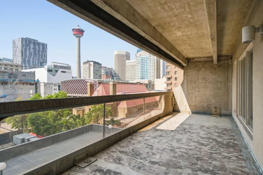 221 6 Avenue SE Calgary AB T2G 4Z9