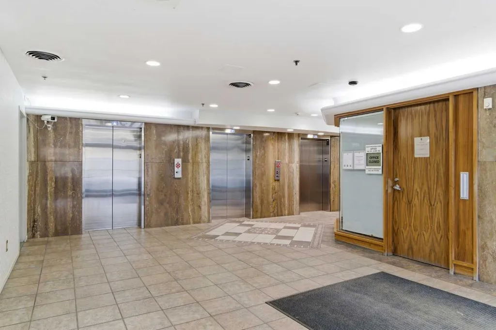 221 6 Avenue SE Calgary AB T2G 4Z9