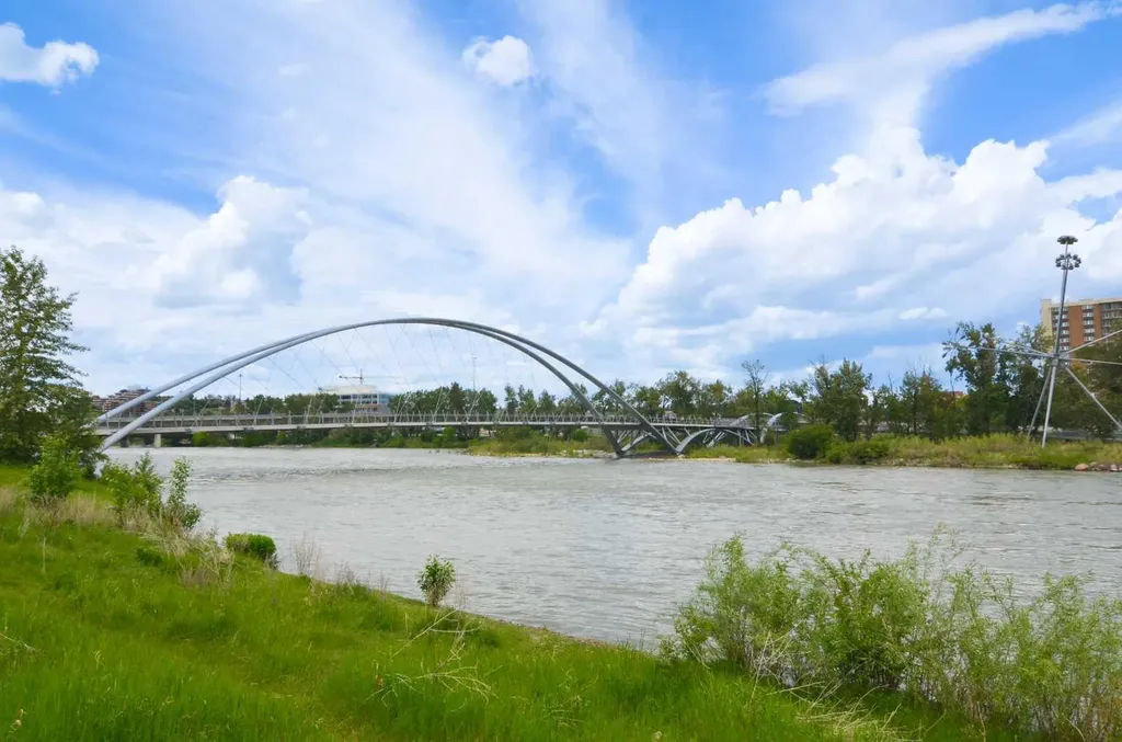 221 6 Avenue SE Calgary AB T2G 4Z9