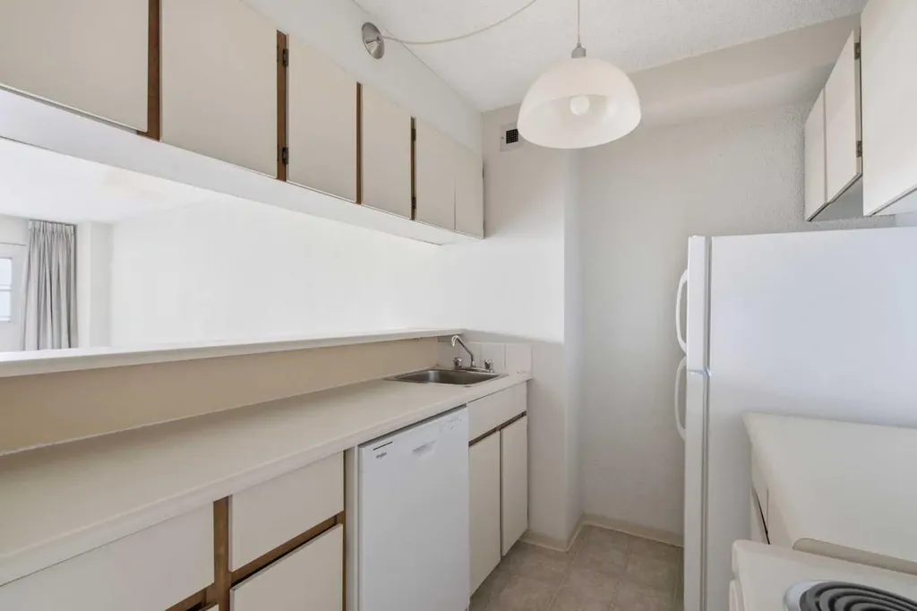 221 6 Avenue SE Calgary AB T2G 4Z9