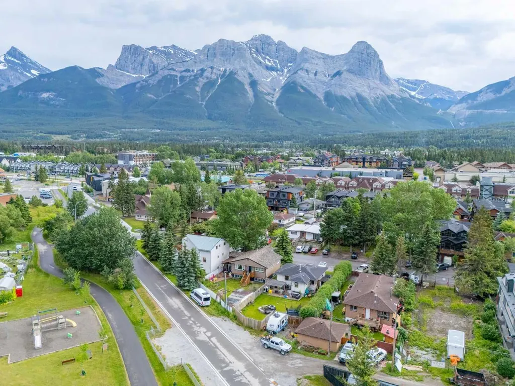 1306 1st Avenue Canmore AB T1W 1M4