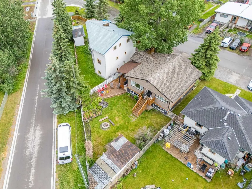 1306 1st Avenue Canmore AB T1W 1M4