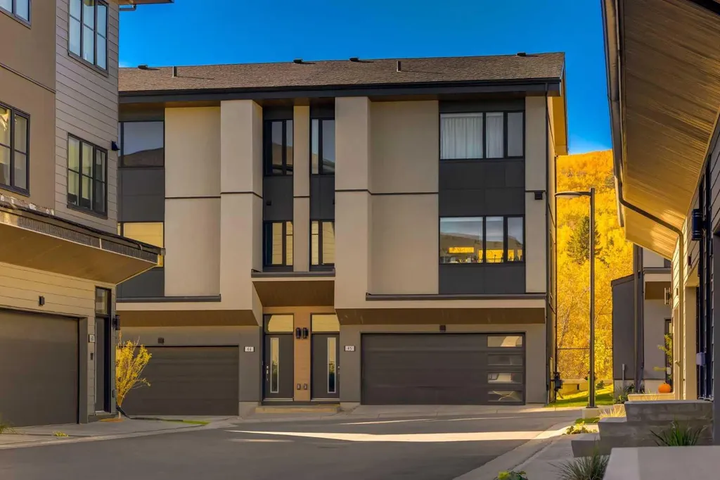 1453 Na'a Drive SW Calgary AB T3H 6H7