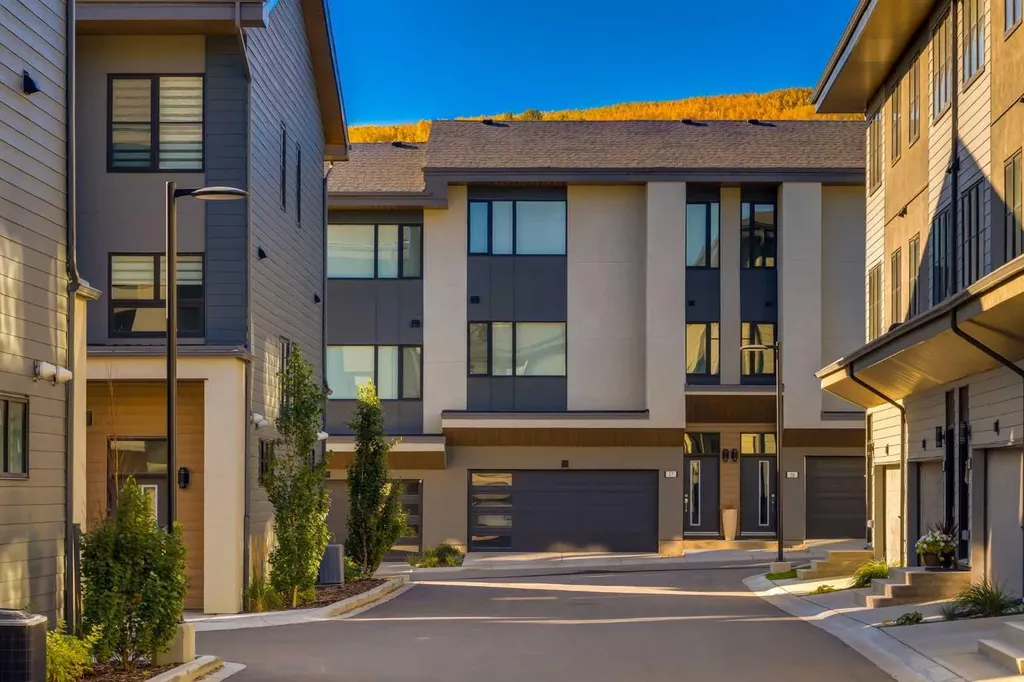 1453 Na'a Drive SW Calgary AB T3H 6H7