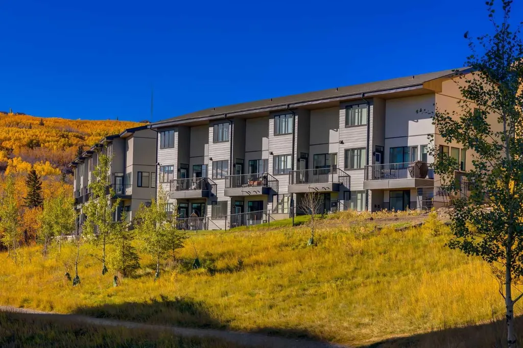 1453 Na'a Drive SW Calgary AB T3H 6H7