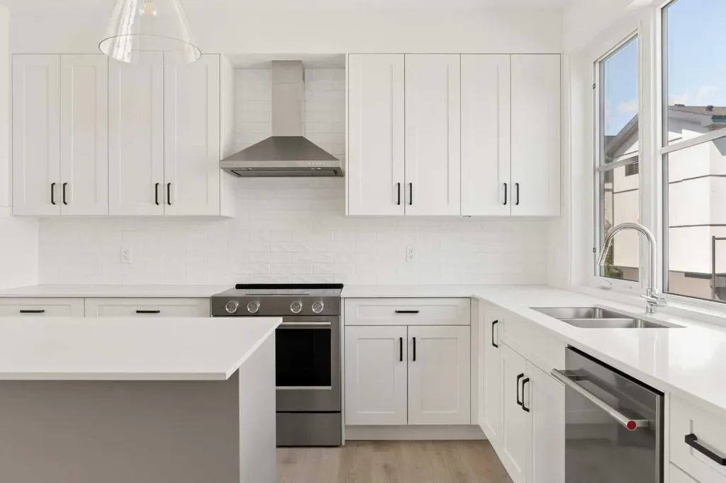 1453 Na'a Drive SW Calgary AB T3H 6H7