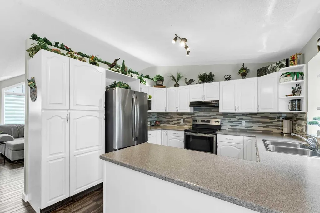 214 Shannon Drive SE Medicine Hat AB T1B 4A7