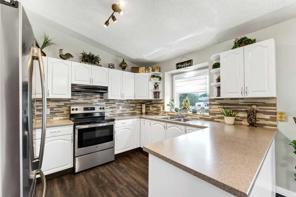 214 Shannon Drive SE Medicine Hat AB T1B 4A7