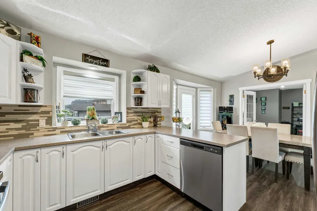 214 Shannon Drive SE Medicine Hat AB T1B 4A7