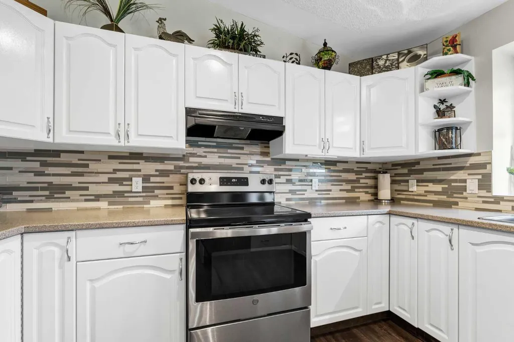 214 Shannon Drive SE Medicine Hat AB T1B 4A7