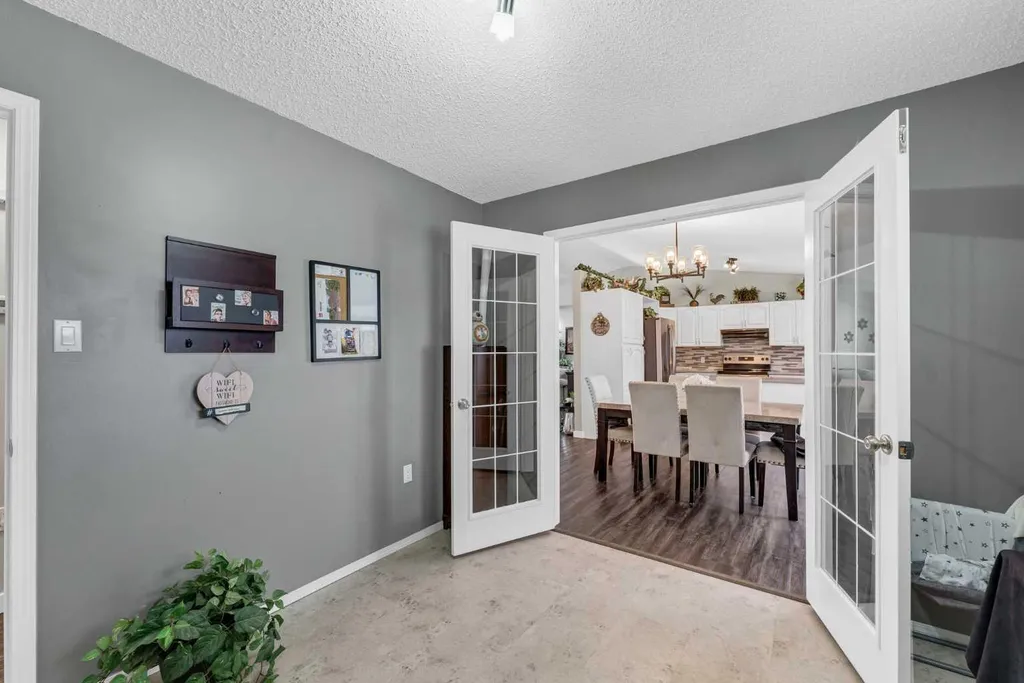 214 Shannon Drive SE Medicine Hat AB T1B 4A7