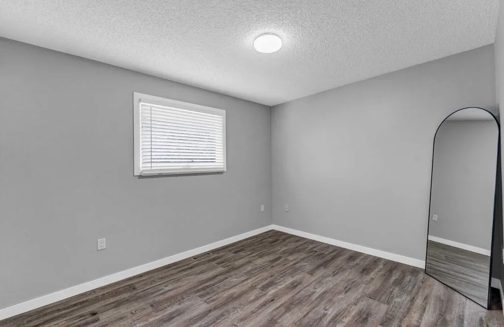 214 Shannon Drive SE Medicine Hat AB T1B 4A7