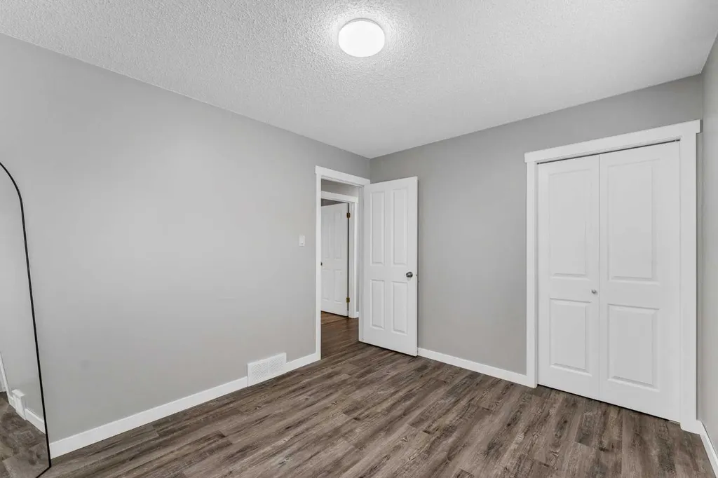 214 Shannon Drive SE Medicine Hat AB T1B 4A7