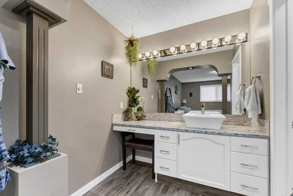 214 Shannon Drive SE Medicine Hat AB T1B 4A7