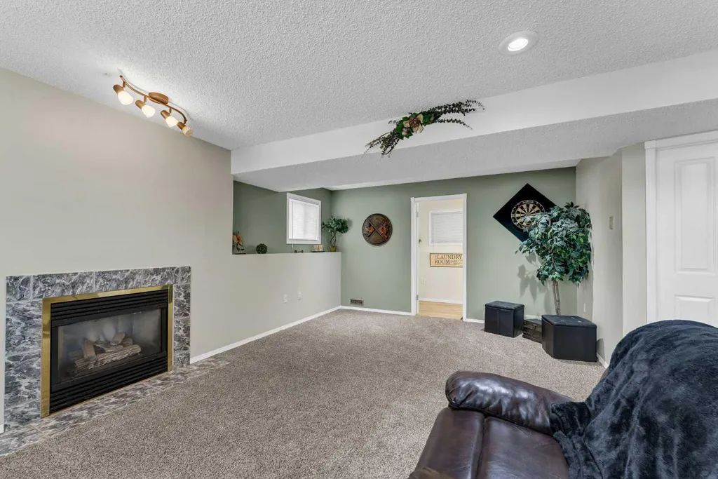 214 Shannon Drive SE Medicine Hat AB T1B 4A7