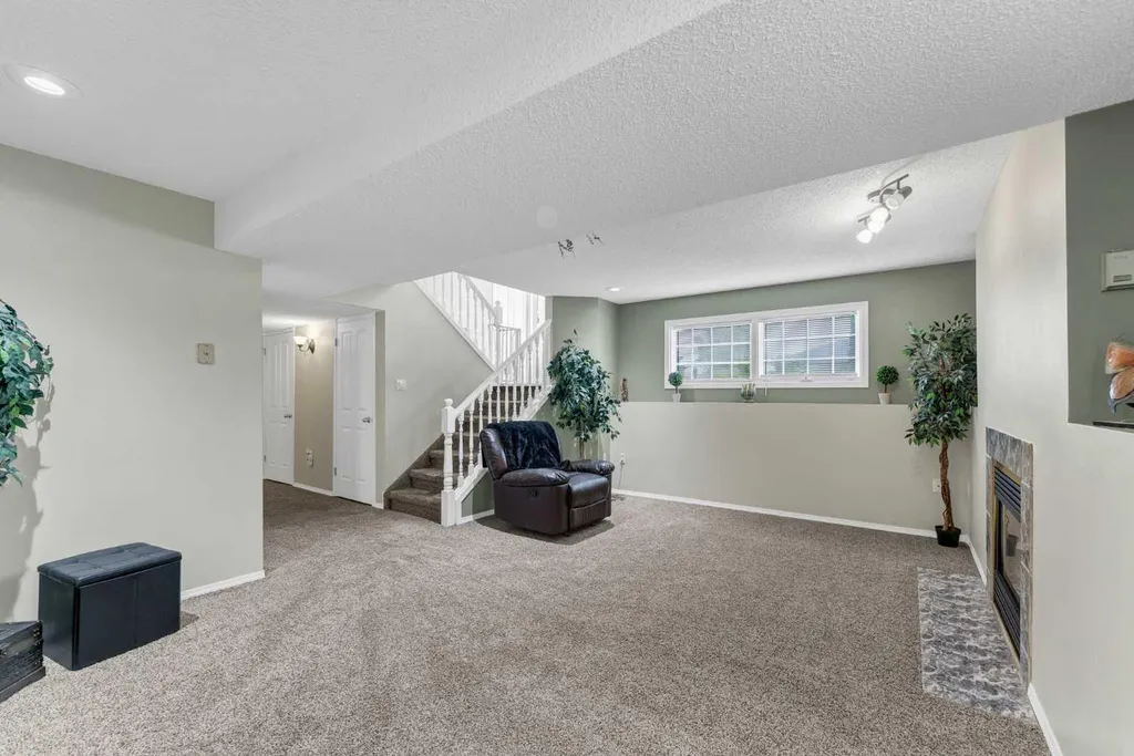 214 Shannon Drive SE Medicine Hat AB T1B 4A7
