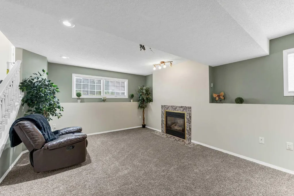 214 Shannon Drive SE Medicine Hat AB T1B 4A7