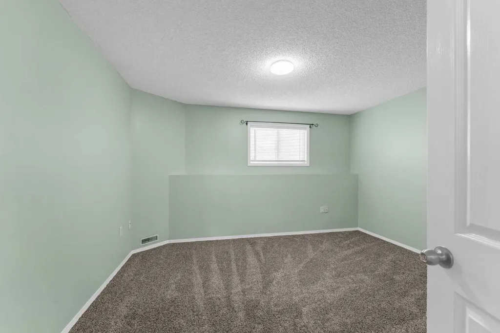 214 Shannon Drive SE Medicine Hat AB T1B 4A7