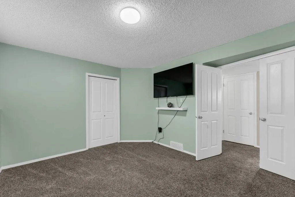 214 Shannon Drive SE Medicine Hat AB T1B 4A7