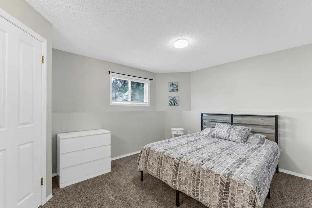 214 Shannon Drive SE Medicine Hat AB T1B 4A7