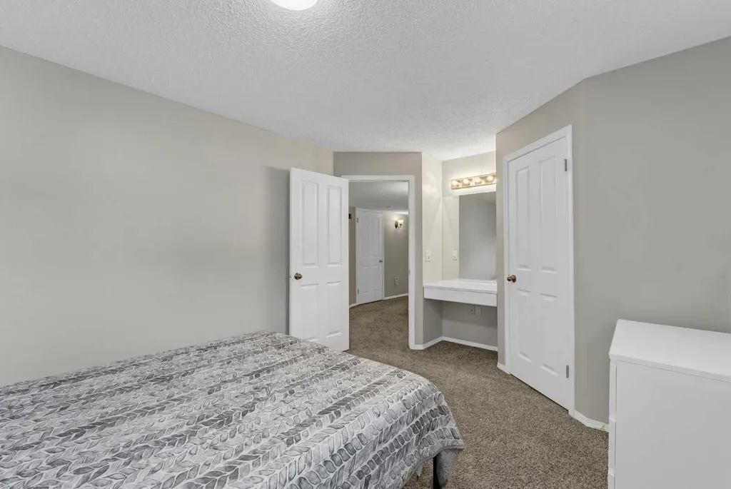 214 Shannon Drive SE Medicine Hat AB T1B 4A7