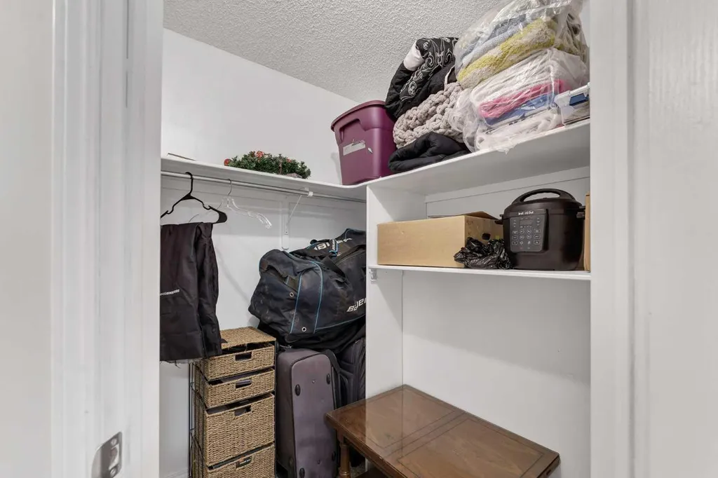214 Shannon Drive SE Medicine Hat AB T1B 4A7