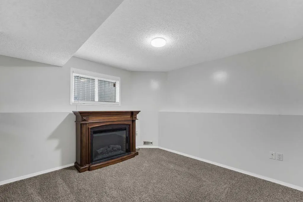 214 Shannon Drive SE Medicine Hat AB T1B 4A7