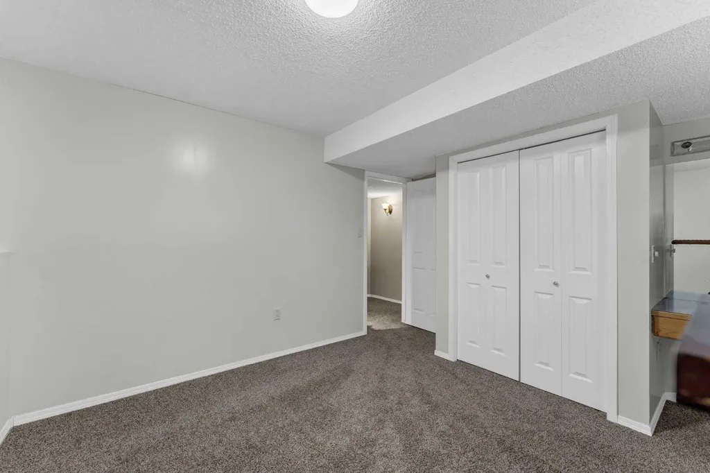 214 Shannon Drive SE Medicine Hat AB T1B 4A7