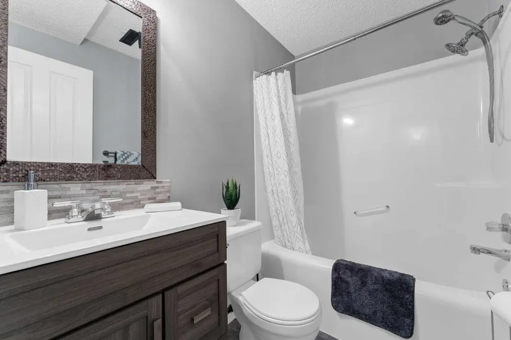 214 Shannon Drive SE Medicine Hat AB T1B 4A7