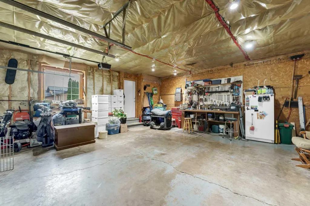 214 Shannon Drive SE Medicine Hat AB T1B 4A7