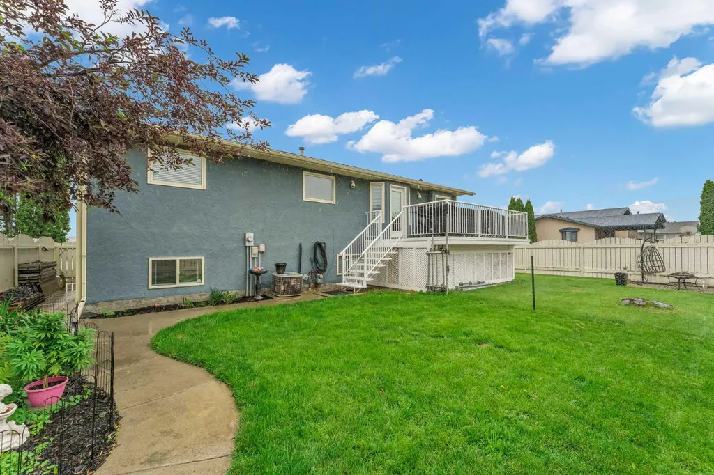214 Shannon Drive SE Medicine Hat AB T1B 4A7