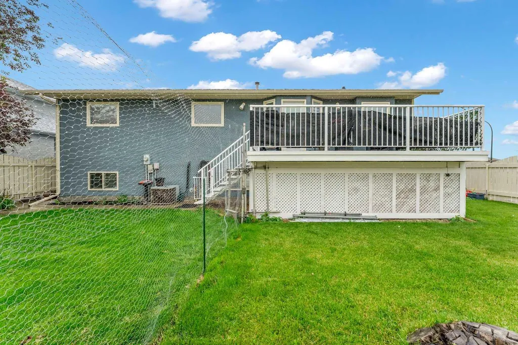 214 Shannon Drive SE Medicine Hat AB T1B 4A7