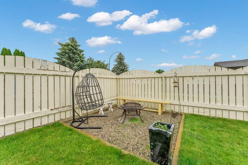214 Shannon Drive SE Medicine Hat AB T1B 4A7